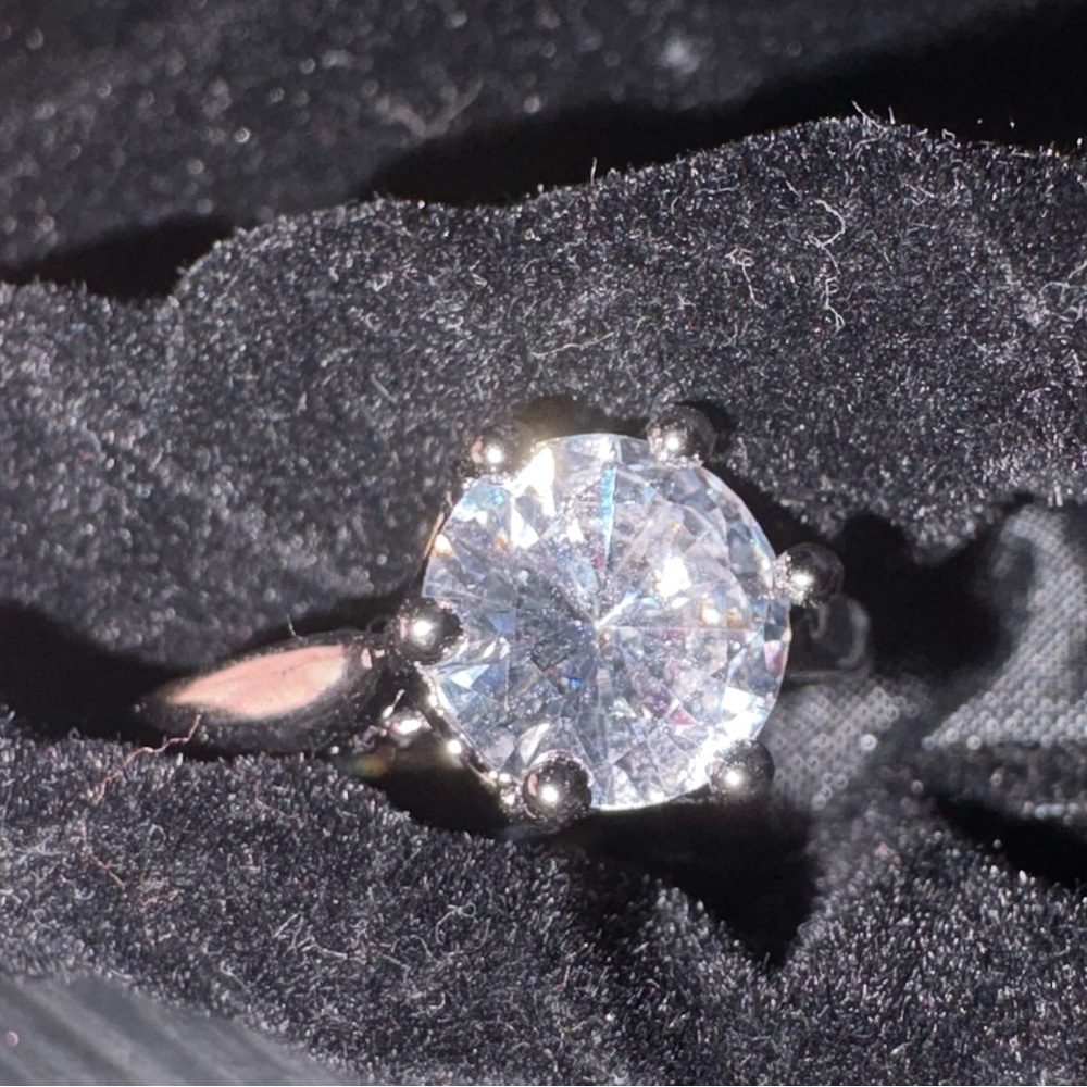 Pretty Bird White Gold Plated Ring NEW! Size 7